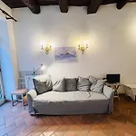 La Casa Di Licia A Due Passi Da Piazza Del Plebiscito Napoli