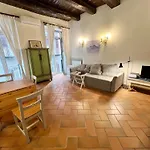 La Casa Di Licia A Due Passi Da Piazza Del Plebiscito Lejlighed Napoli