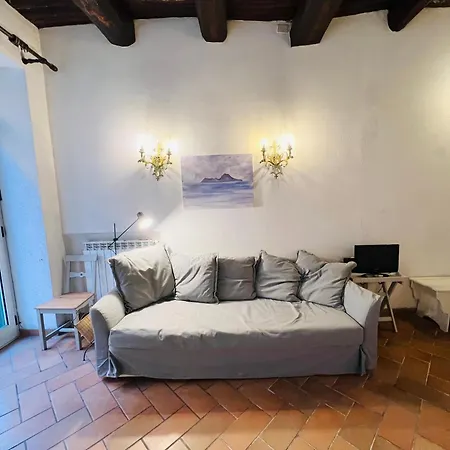 La Casa Di Licia A Due Passi Da Piazza Del Plebiscito Napoli