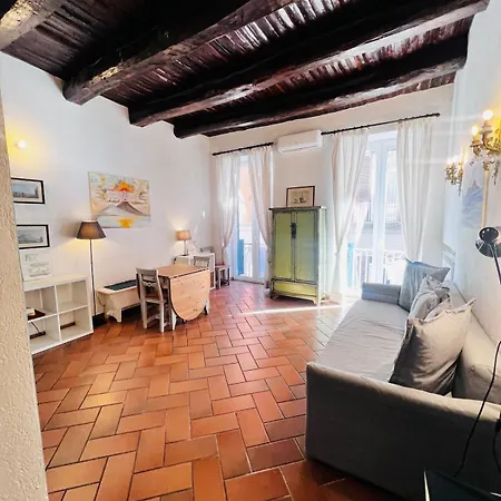 La Casa Di Licia A Due Passi Da Piazza Del Plebiscito * Napoli